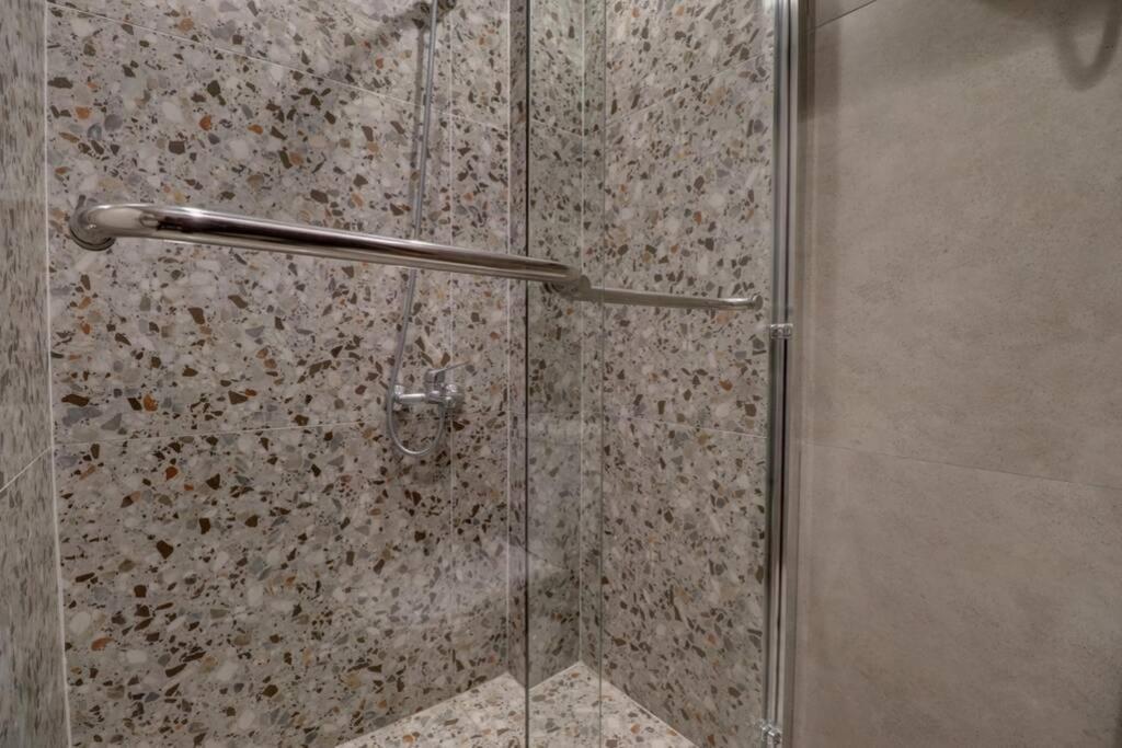 פרישטינה Town Square Apartment מראה חיצוני תמונה