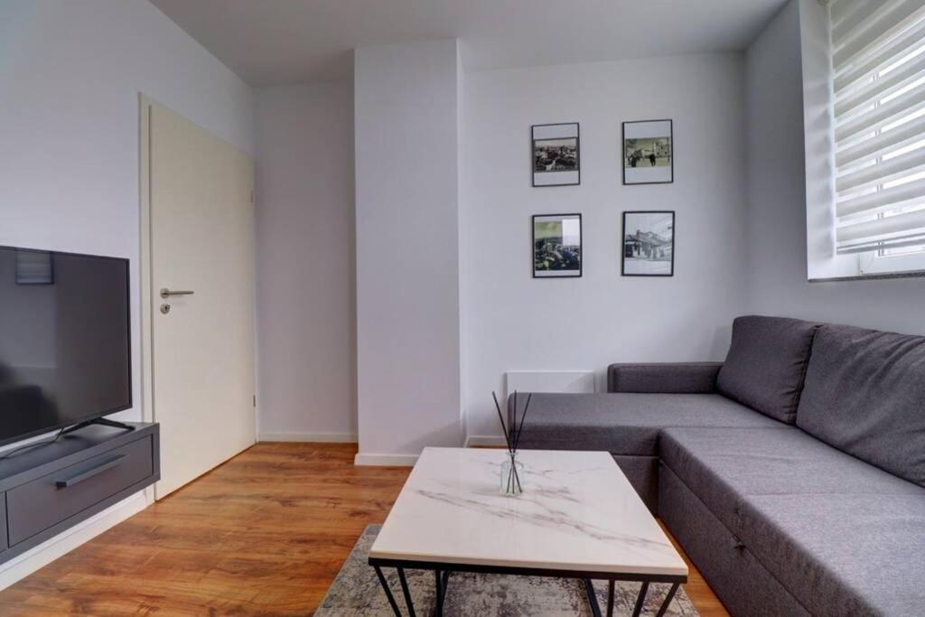 פרישטינה Town Square Apartment מראה חיצוני תמונה