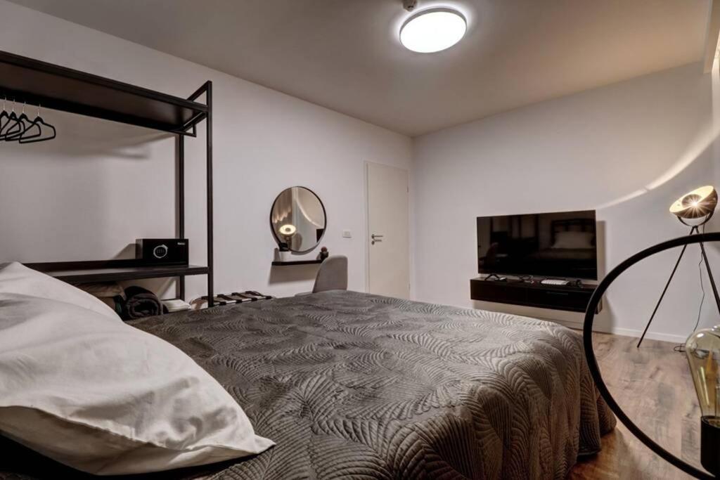 פרישטינה Town Square Apartment מראה חיצוני תמונה